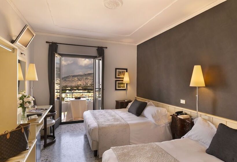 클래식 4인 룸, Cristina