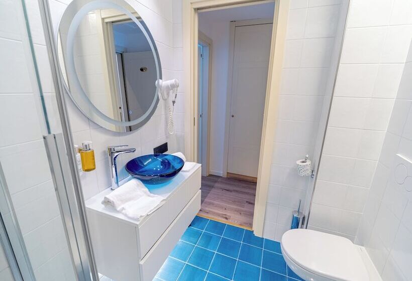 클래식 4인 룸, Cristina