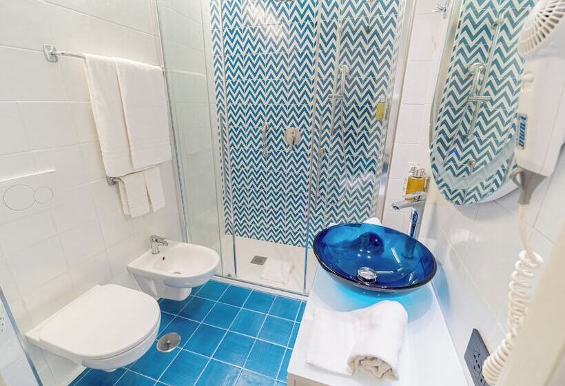 클래식 4인 룸, Cristina