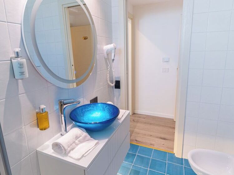 클래식 4인 룸, Cristina