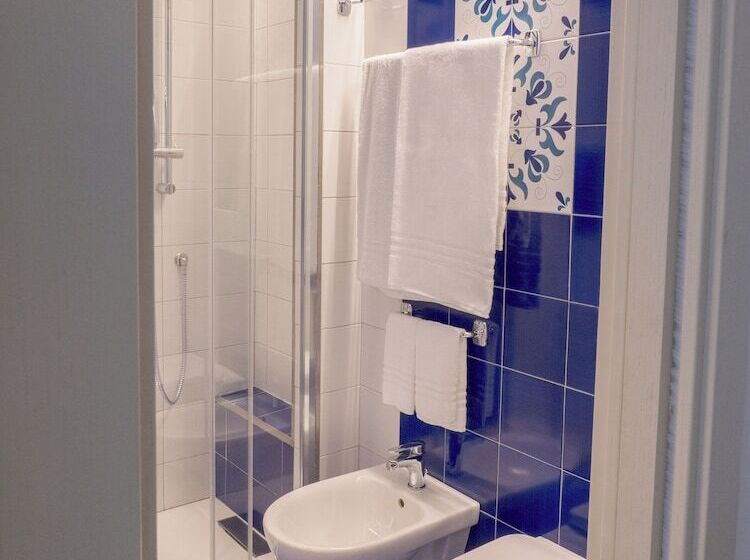 클래식 4인 룸, Cristina