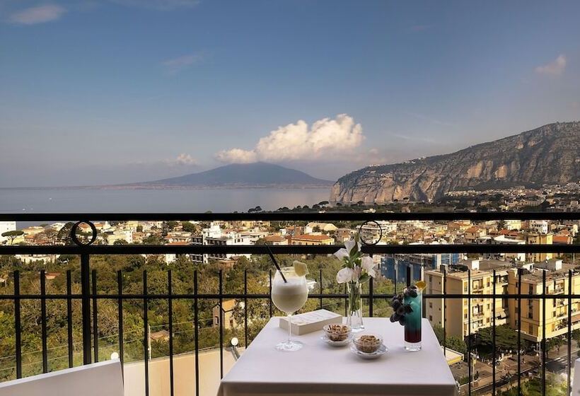 클래식 4인 룸, Cristina