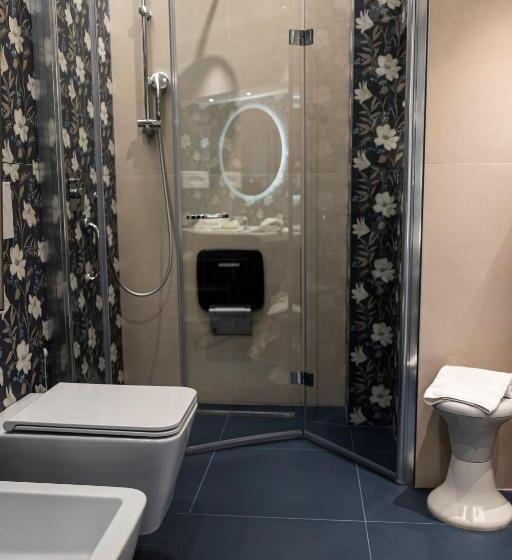 패밀리 룸 가든 전망, Cristina