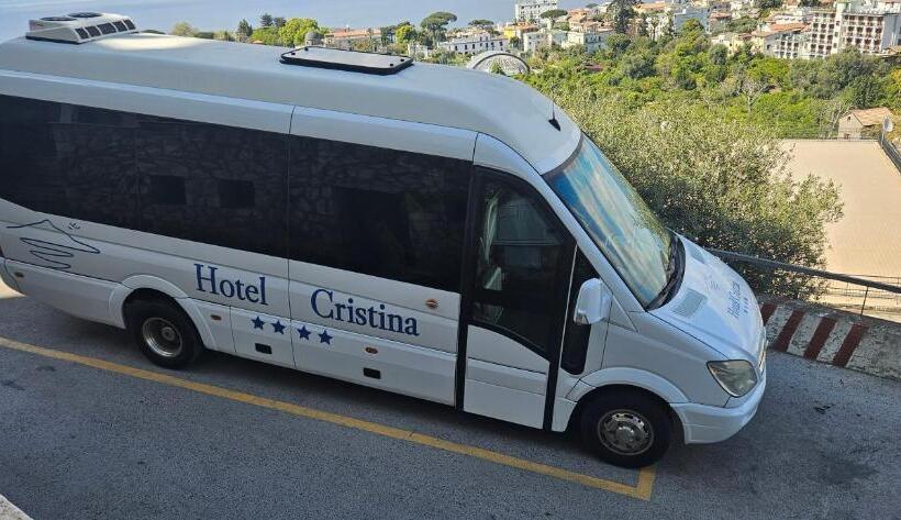 패밀리 룸 가든 전망, Cristina