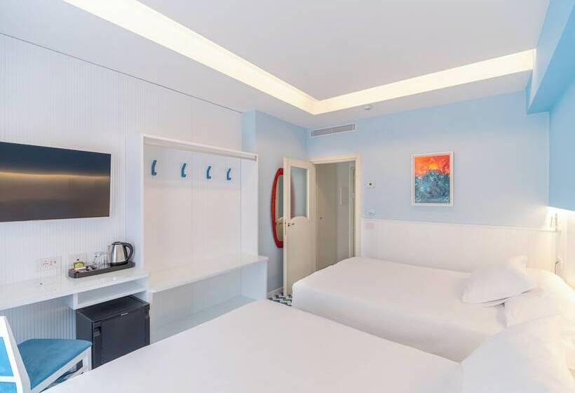 클래식 4인 룸, Cristina