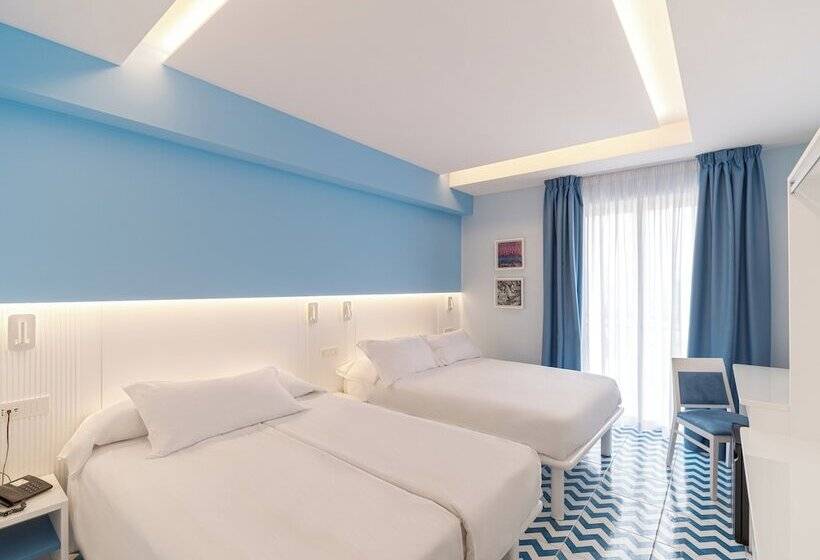 클래식 4인 룸, Cristina