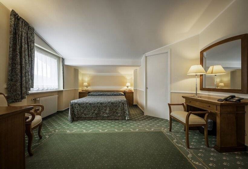 חדר סופריור, Elena