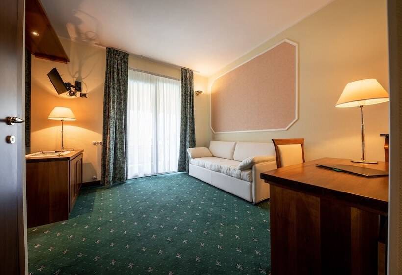 חדר סופריור, Elena