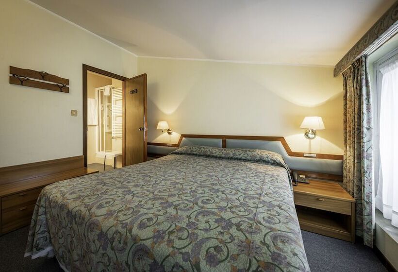 חדר אקונומי, Elena