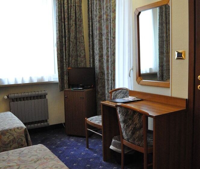 חדר סטנדרט, Elena