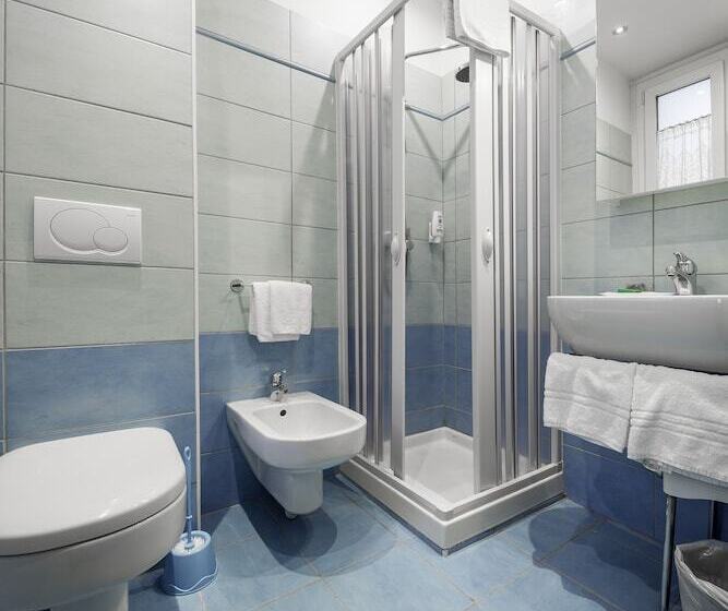 חדר סטנדרט, Elena