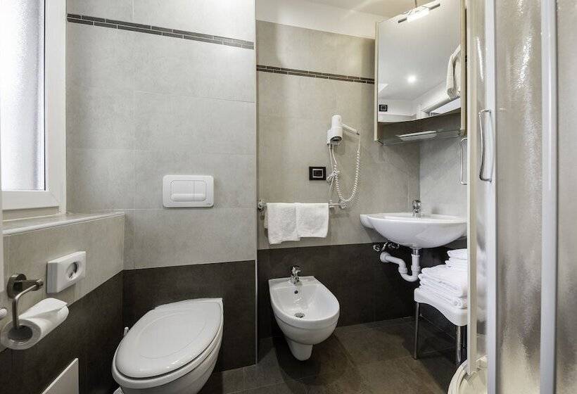 חדר סטנדרט, Elena