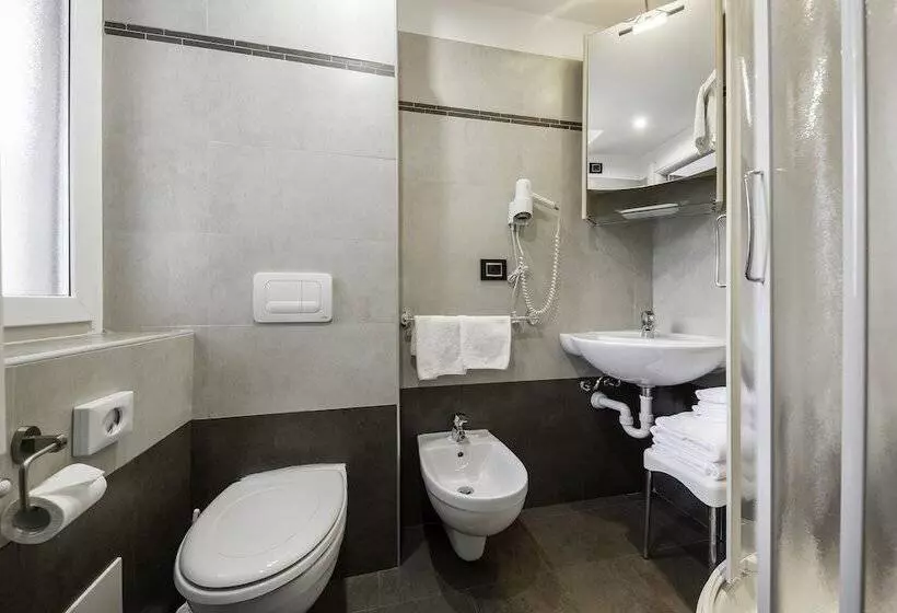 Standard-huone, Elena