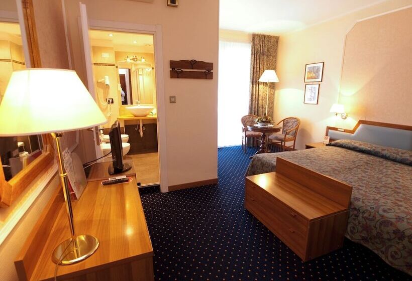 חדר סופריור, Elena