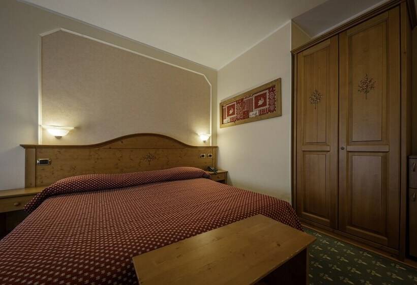 חדר סופריור, Elena