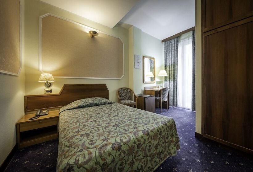 חדר סטנדרט יחיד, Elena