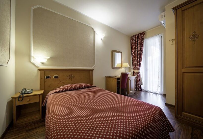 חדר סטנדרט יחיד, Elena