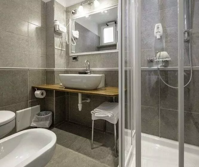 Standard Yhden Hengen Huone, Elena