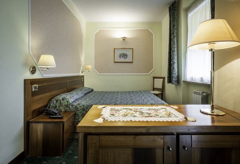 חדר משפחתי, Elena