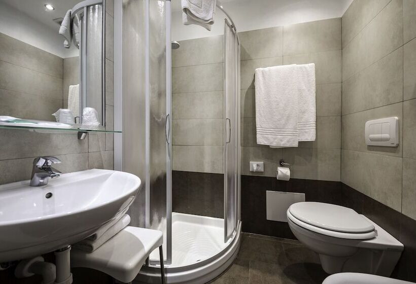 חדר סטנדרט, Elena