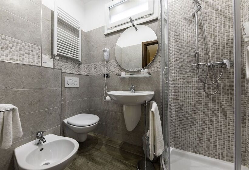 חדר סטנדרט, Elena