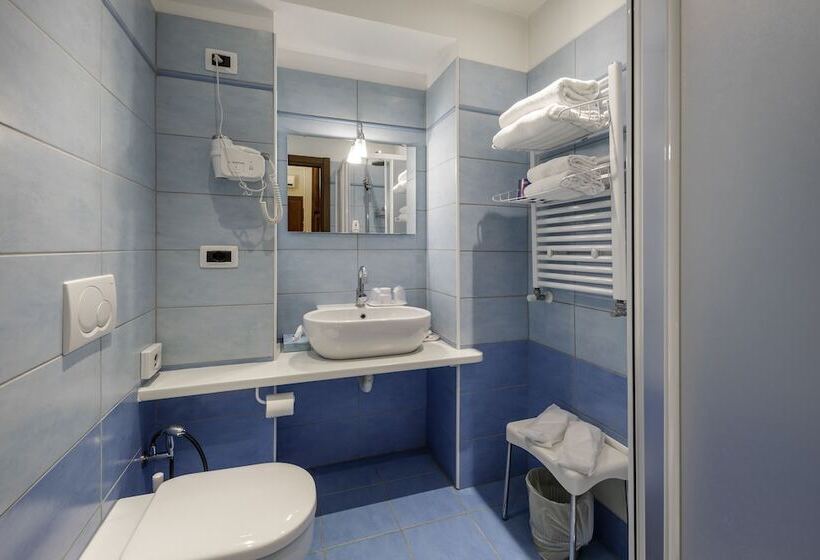 חדר סופריור, Elena