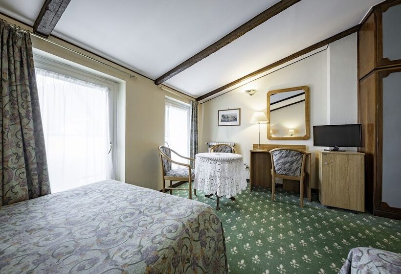 חדר סופריור, Elena