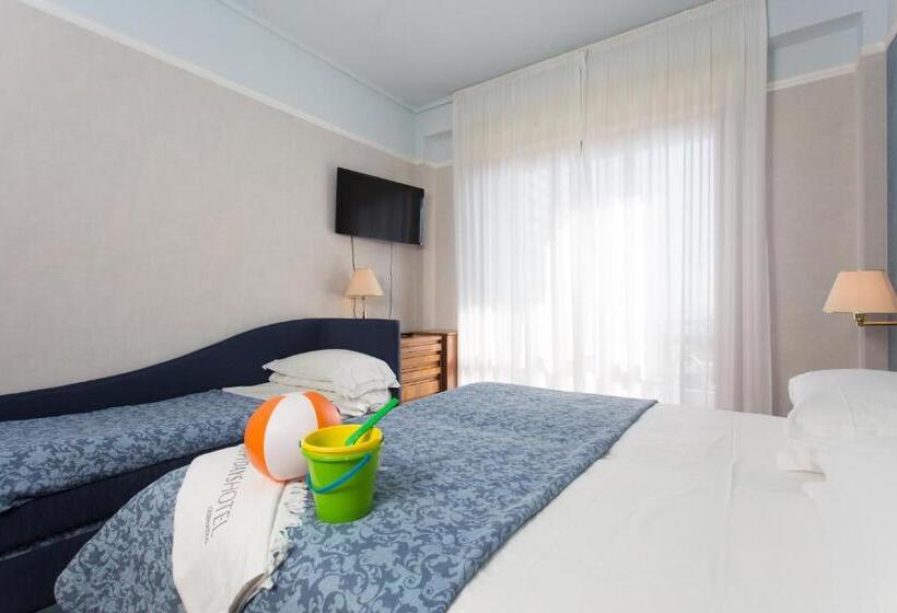 غرفة قياسية ثلاثية, Esplanade