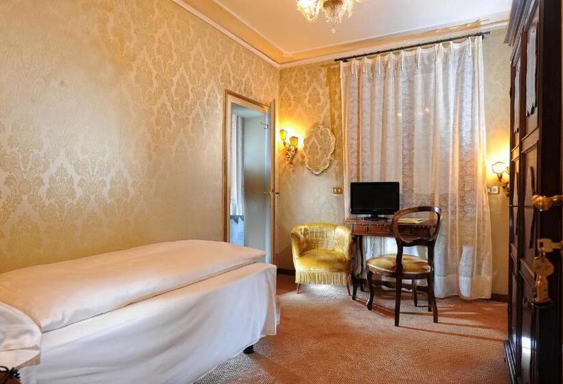 اتاق استاندارد یک نفره, Flora