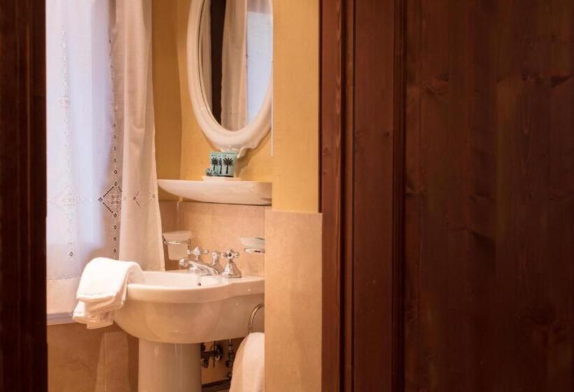 اتاق کلاسیک, Flora