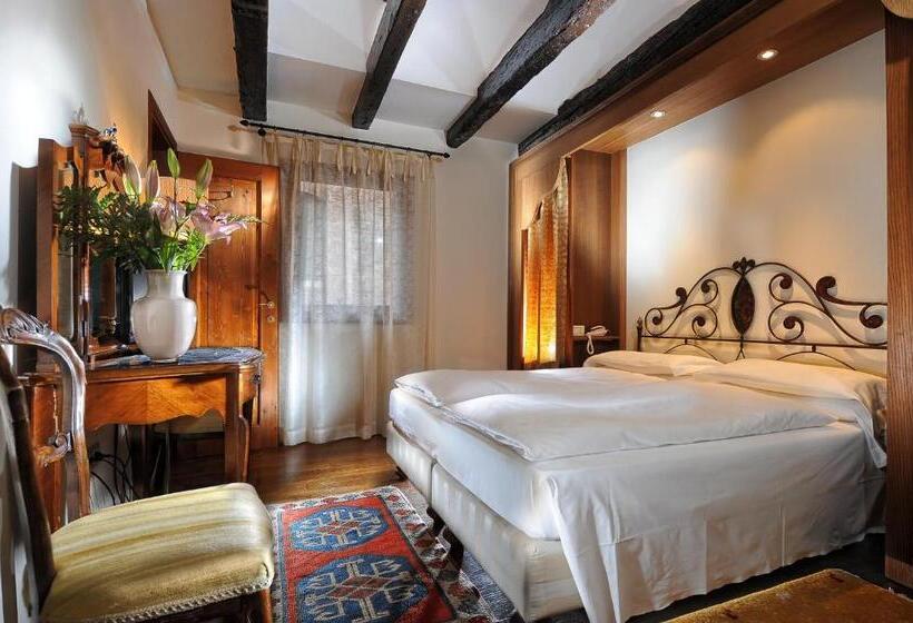 اتاق کلاسیک, Flora