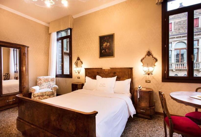 اتاق سوپریور با چشم‌انداز باغ, Flora