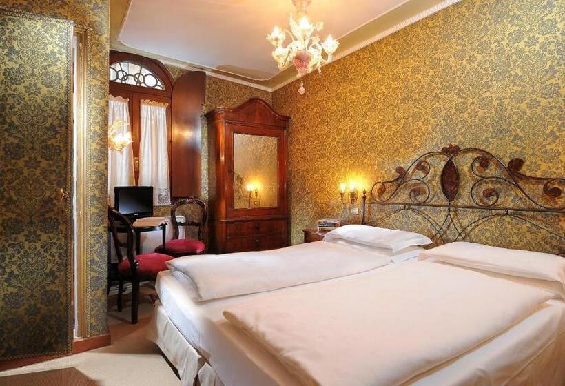 اتاق اکونومی, Flora