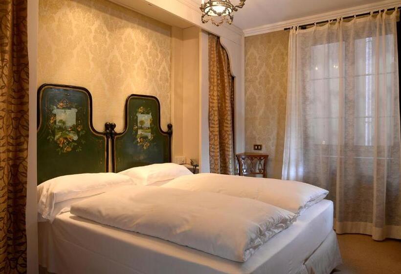 اتاق اکونومی, Flora