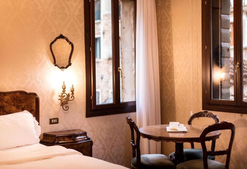 اتاق سوپریور سه تخته, Flora