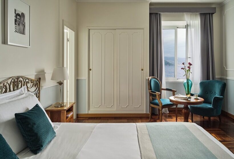 חדר דלוקס נוף לים, Grand Hotel Miramare