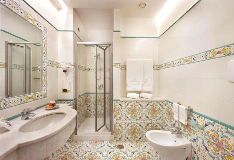 スタンダード4人部屋, Grand Hotel President