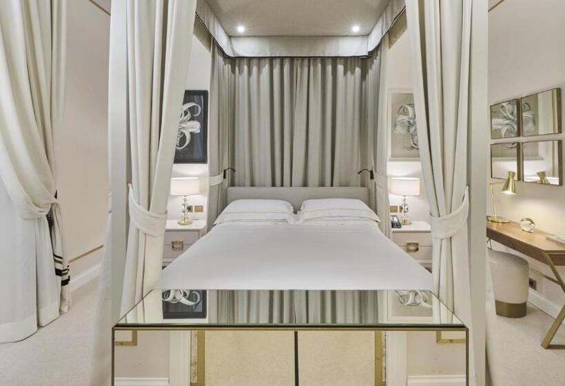 سوییت با چشم‌انداز دریا, Grand Hotel Principe Di Piemonte