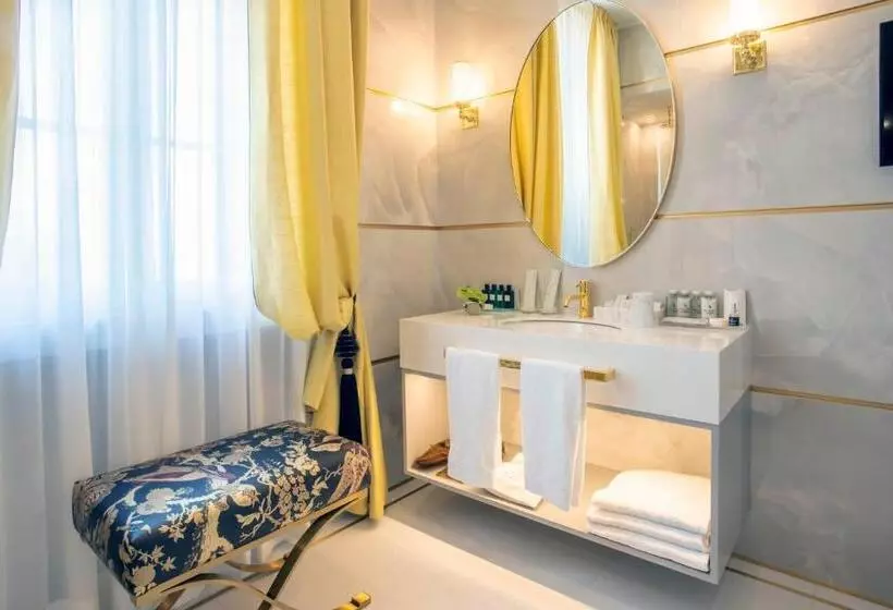 Sviitti Merinäkymä, Grand Hotel Principe Di Piemonte