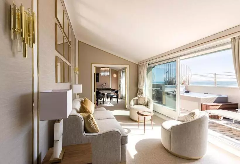 Ullakkosviitti, Grand Hotel Principe Di Piemonte