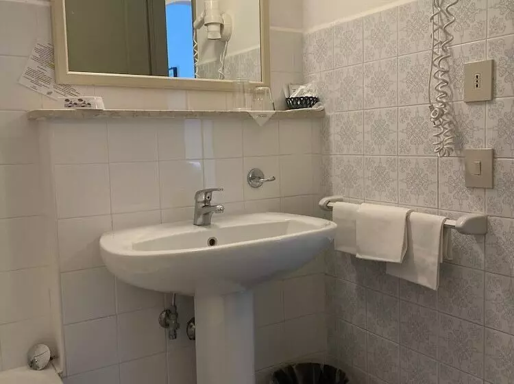 Standard-huone, Kennedy