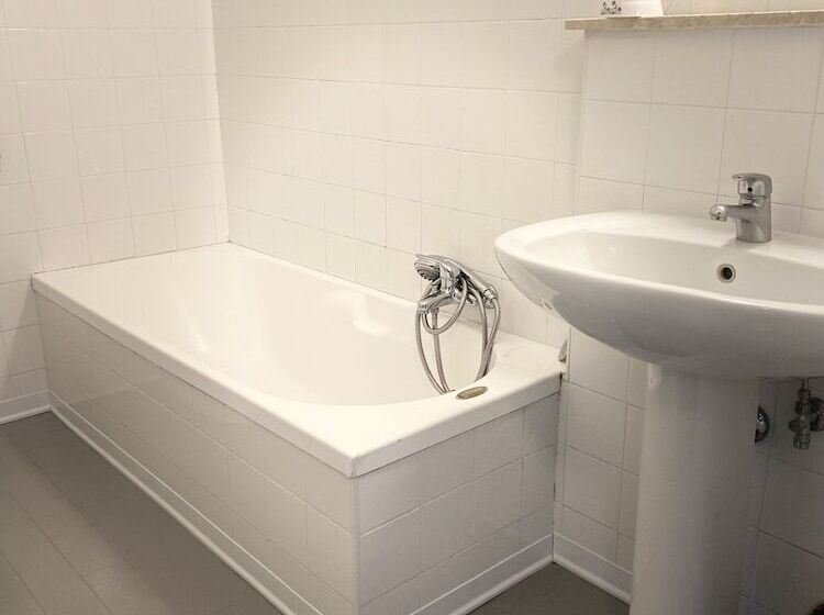 스탠다드 트리플 룸, Kennedy