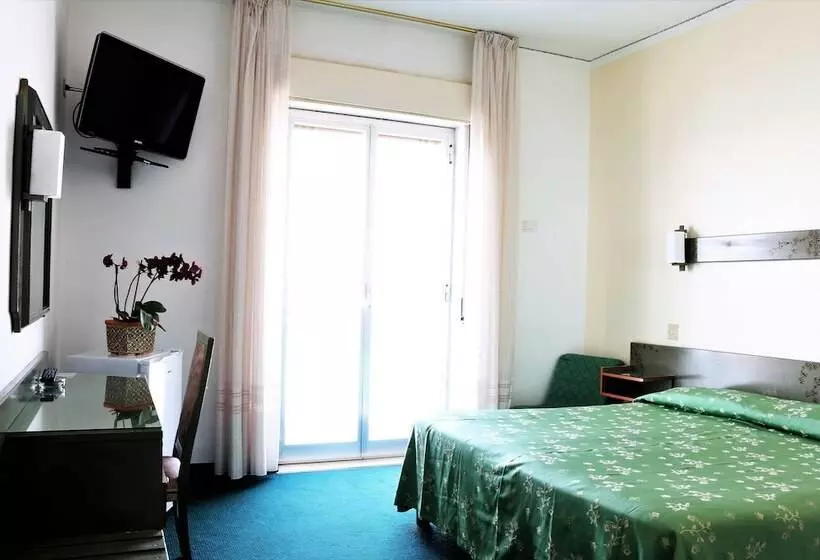 Standard Kolmen Hengen Huone, Kennedy