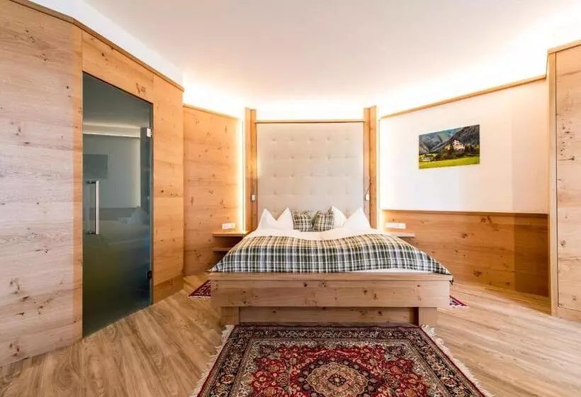 Standard Neljän Hengen Huone, Posthotel Lamm