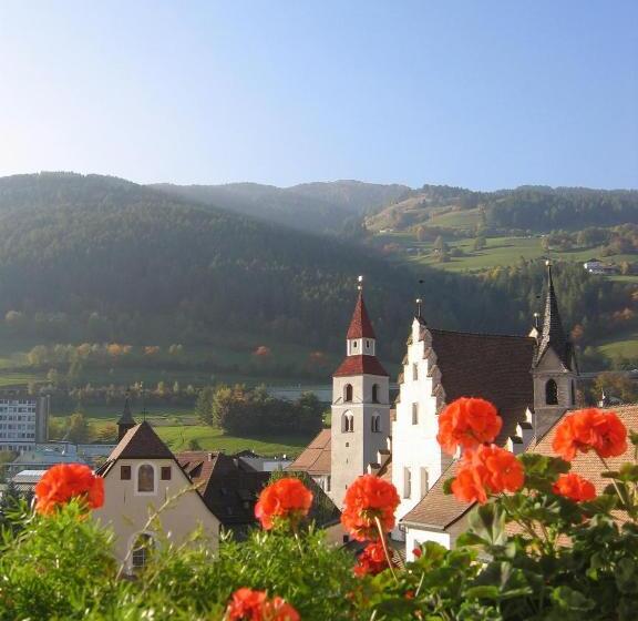 带山景的高级间, Posthotel Lamm