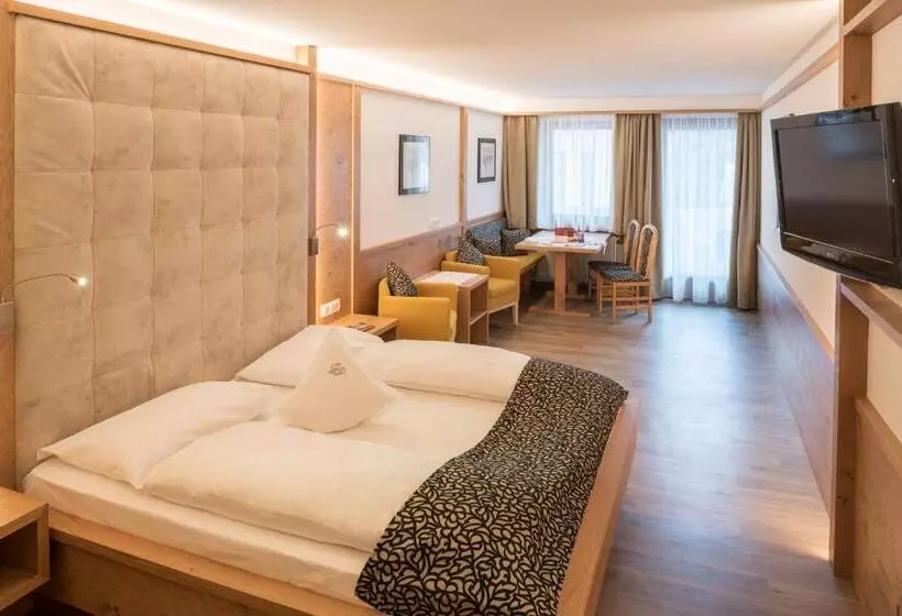 Superior Neljän Hengen Huone, Posthotel Lamm