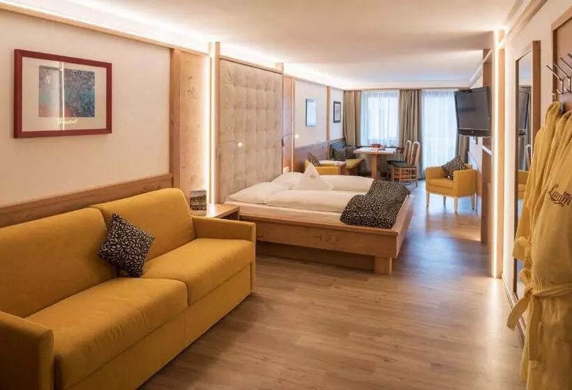 Superior Neljän Hengen Huone, Posthotel Lamm