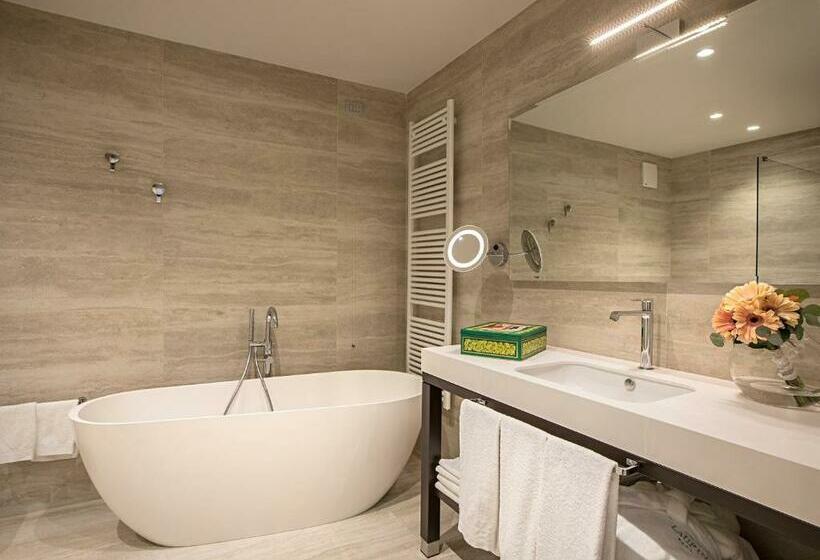 סוויטת ג'וניור נוף לאגם, Laurin