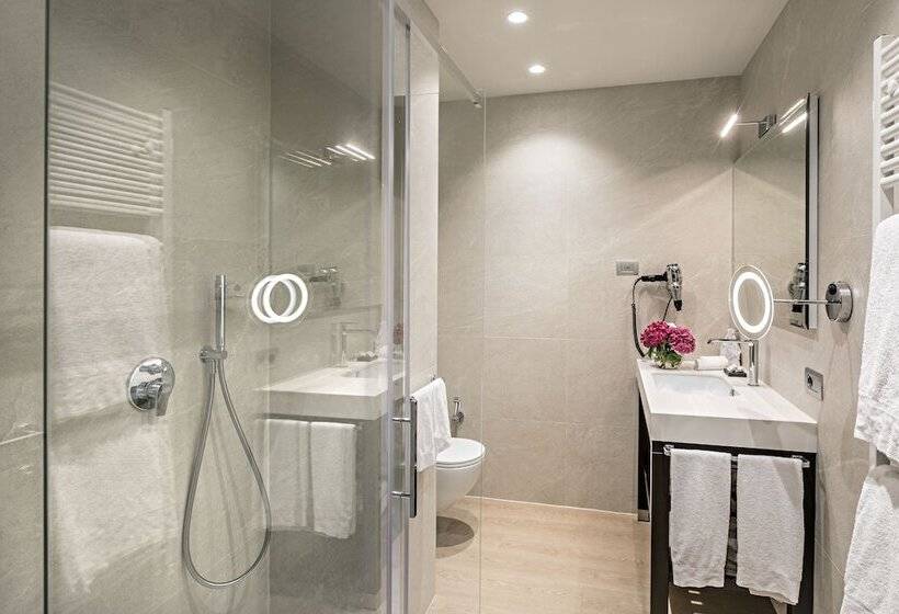 חדר סופריור, Laurin