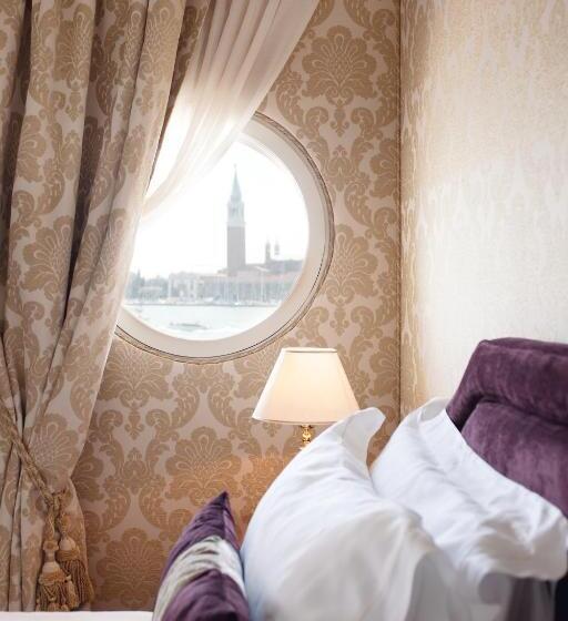 اتاق لوکس با چشم‌انداز دریاچه, Londra Palace Venezia